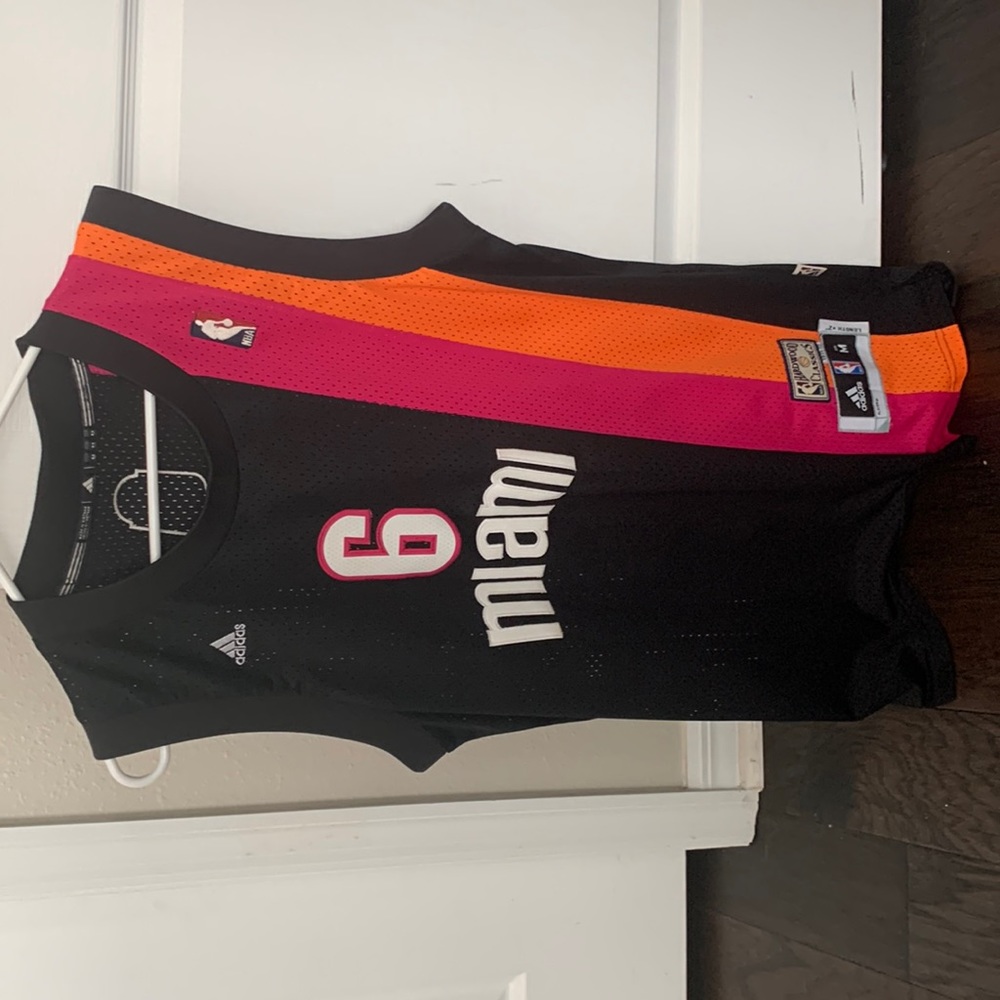 NBA Miami number 6 LeBron James jersey. Great shape